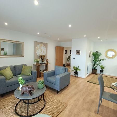 Snuggle Inn - Riverside Apartments - Views Over Looking London River Thames, Close To O2 Arena, London Excel, London City Airport, Thames Clipper- River Boat Service, Woolwich Ferry, Onsite Parking, Twin Room Option Available Eksteriør bilde