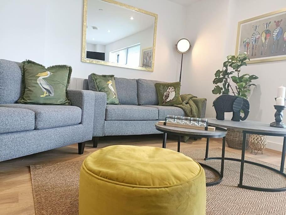 Snuggle Inn - Riverside Apartments - Views Over Looking London River Thames, Close To O2 Arena, London Excel, London City Airport, Thames Clipper- River Boat Service, Woolwich Ferry, Onsite Parking, Twin Room Option Available Eksteriør bilde