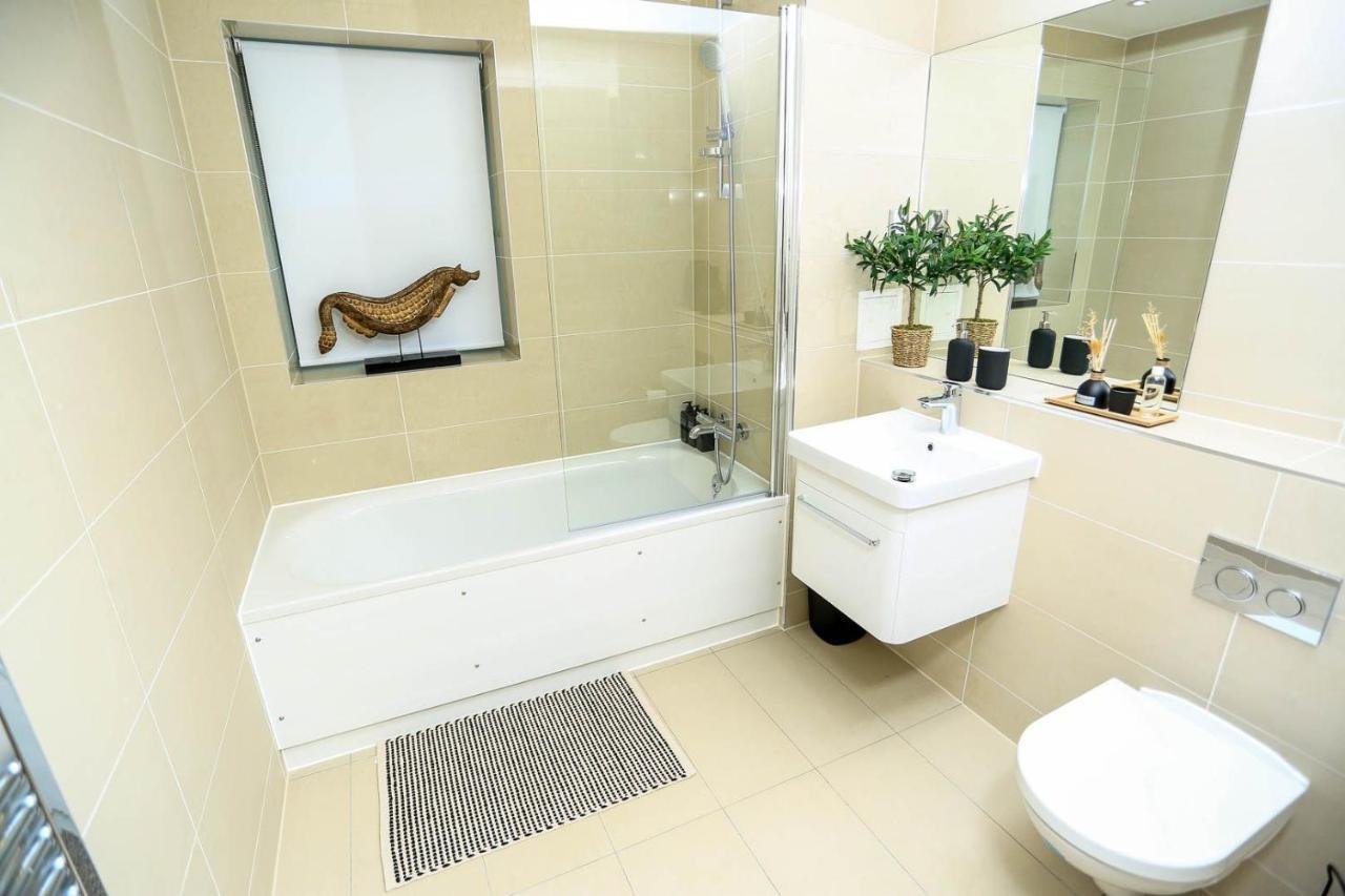 Snuggle Inn - Riverside Apartments - Views Over Looking London River Thames, Close To O2 Arena, London Excel, London City Airport, Thames Clipper- River Boat Service, Woolwich Ferry, Onsite Parking, Twin Room Option Available Eksteriør bilde