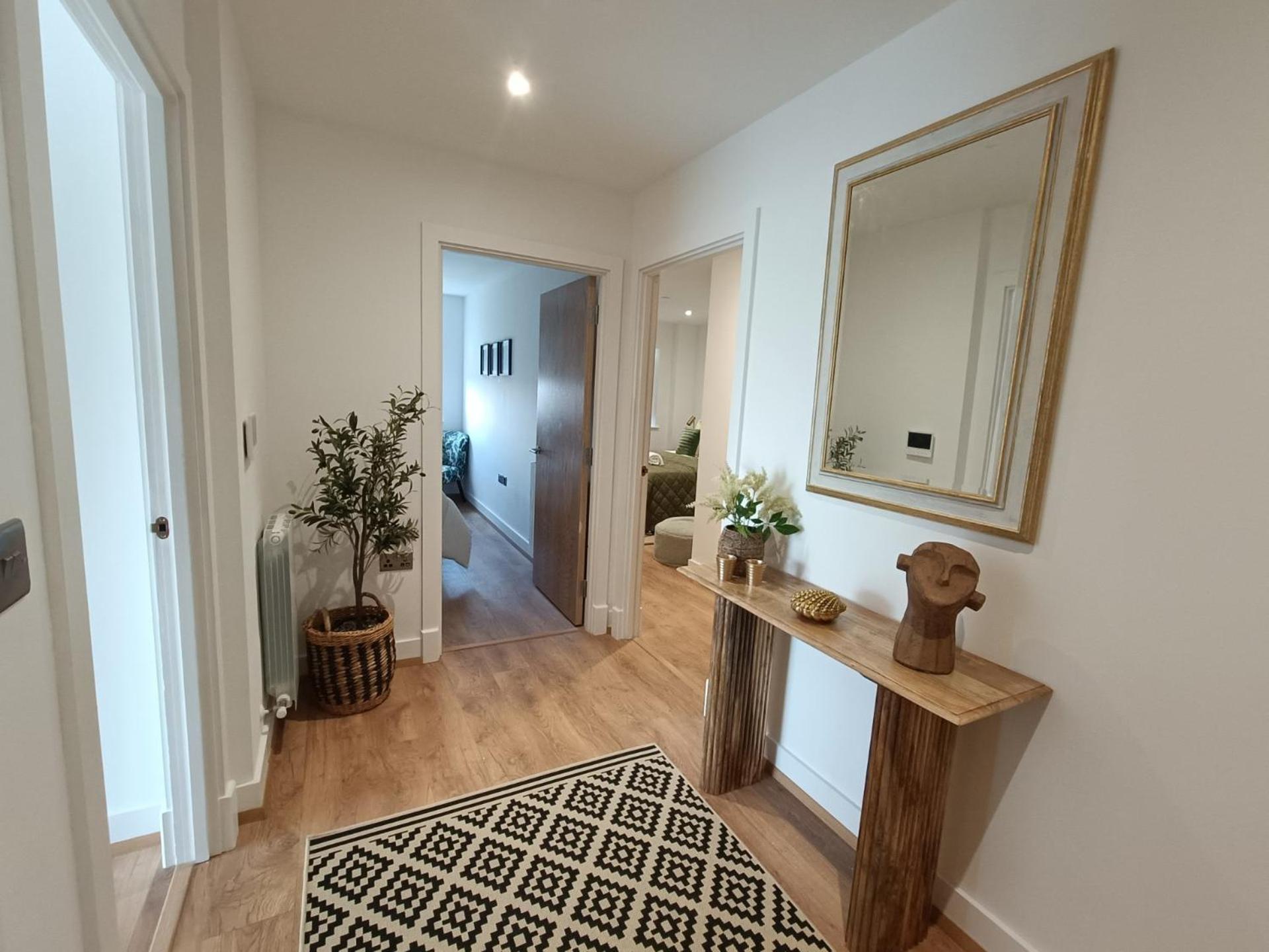 Snuggle Inn - Riverside Apartments - Views Over Looking London River Thames, Close To O2 Arena, London Excel, London City Airport, Thames Clipper- River Boat Service, Woolwich Ferry, Onsite Parking, Twin Room Option Available Eksteriør bilde